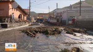 Ciclone provoca mar alta e ressaca, e litoral de SC sofre danos