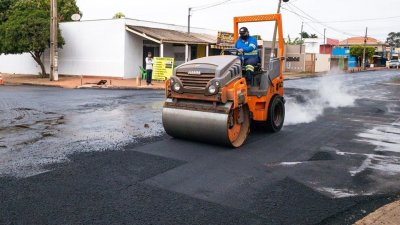 Recapeamento da Rua Souto Maior, principal via comercial do Jardim Tijuca.