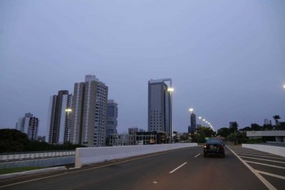 Campo Grande amanheceu com cu nublado nesta quinta-feira. (Foto: Ksie Aino)