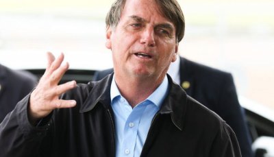 Presidente Jair Bolsonaro fala  imprensa ao chegar no Palcio da Alvorada