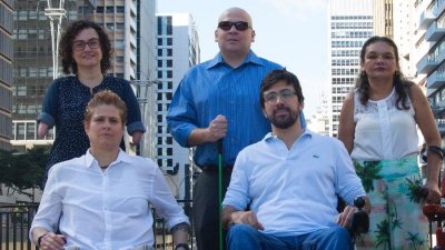 Bruno Beraldin (na primeira fileira,  direita) e seus colegas do 