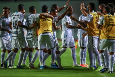 Comemorao dos jogadores no jogo desta noite. (Foto: Lucas Uebel | Grmio