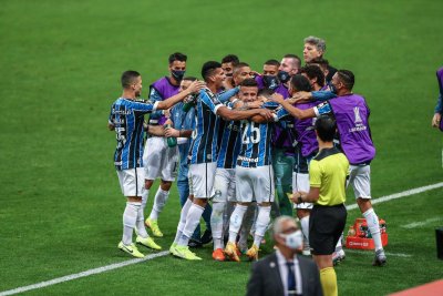 Comemorao dos jogadores aps a vitria desta noite. (Foto: Lucas Uebel | Grmio FBPA