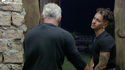 A Fazenda 2020: Mateus Carrieri e Biel conversam Imagem: Reproduo/Playplus