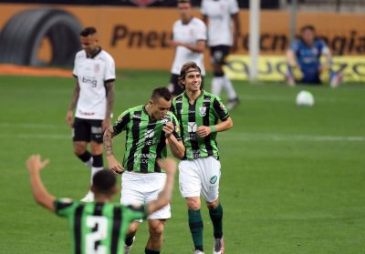 Marcelo Toscano, do Amrica Mineiro, comemora seu gol em partida contra o Corinthians, vlida pela oitavas de final da Copa do Brasil 2020, realizada na Neo Qumica Arena (Itaquero), em So Paulo, na noite desta quarta-feira, 28 de outubro de 2020. 