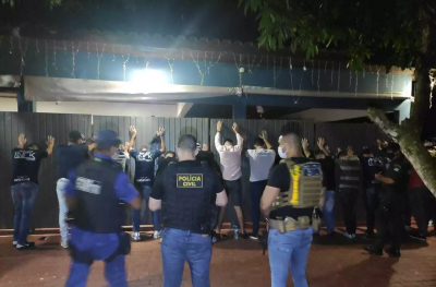 Festa clandestina foi encerrada na noite desta sexta-feira (12) em Ponta Por. (Foto: Divulgao/Polcia Civil)