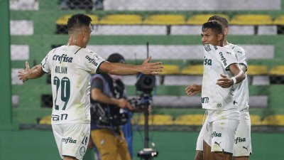 Comemorao dos jogadores diante do placar desta noite. (Foto: Cesar Greco) -