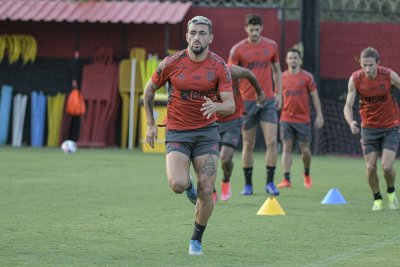 Meia Arrascaeta faz treino fsico no Flamengo (Foto: Alexandre Vidal/CRF)